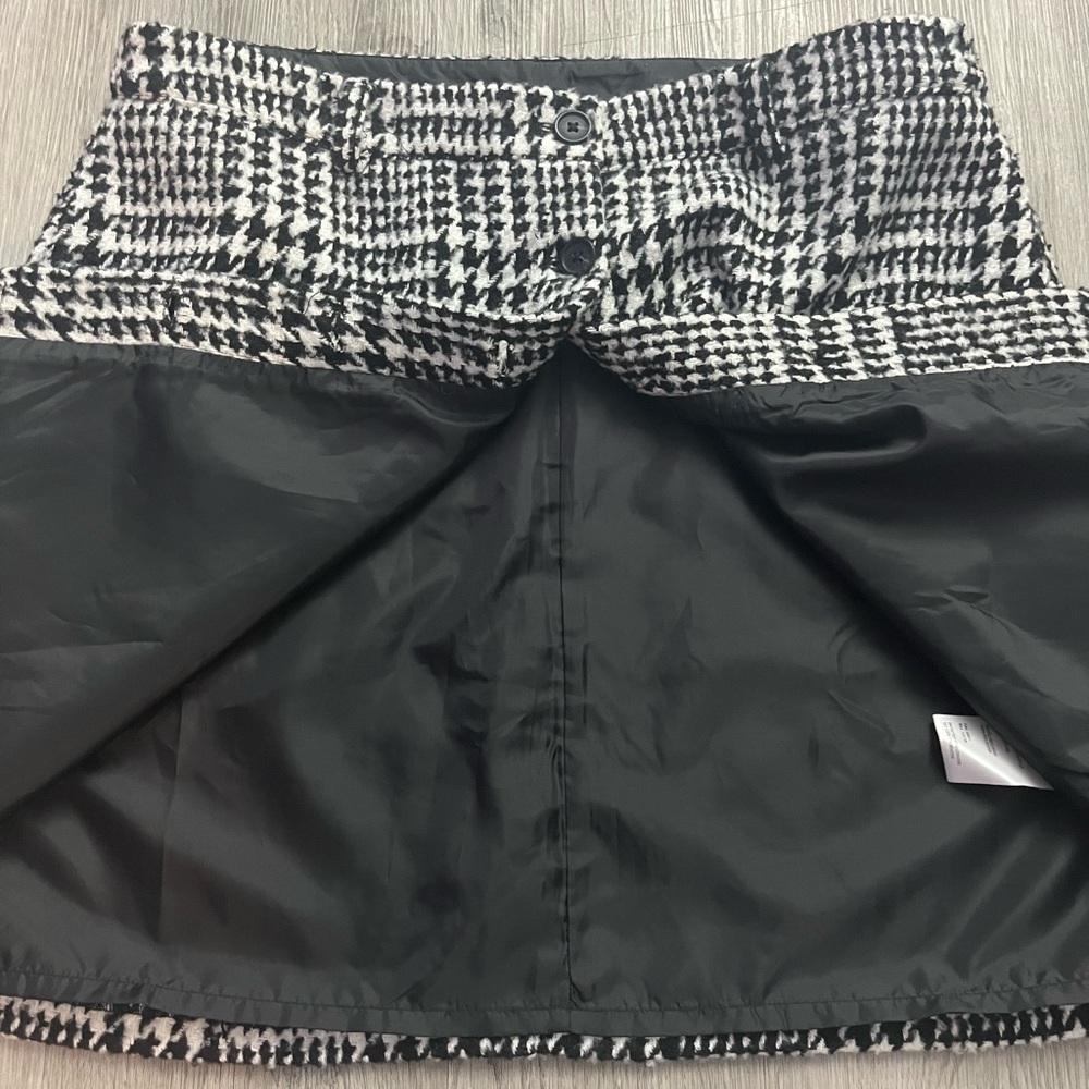 🔥206–Chic Black and White Plaid Mini Skirt - Picture 4 of 4